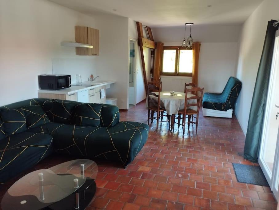 Mathaux Appartement Dans Village Calme A 5 Min Des Lacs מראה חיצוני תמונה